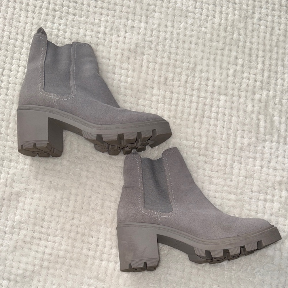 ✨ EUC Splendid Gray Suede Chelsea Ankle Boots – Women’s Size 7 ✨ - Picture 6 of 10